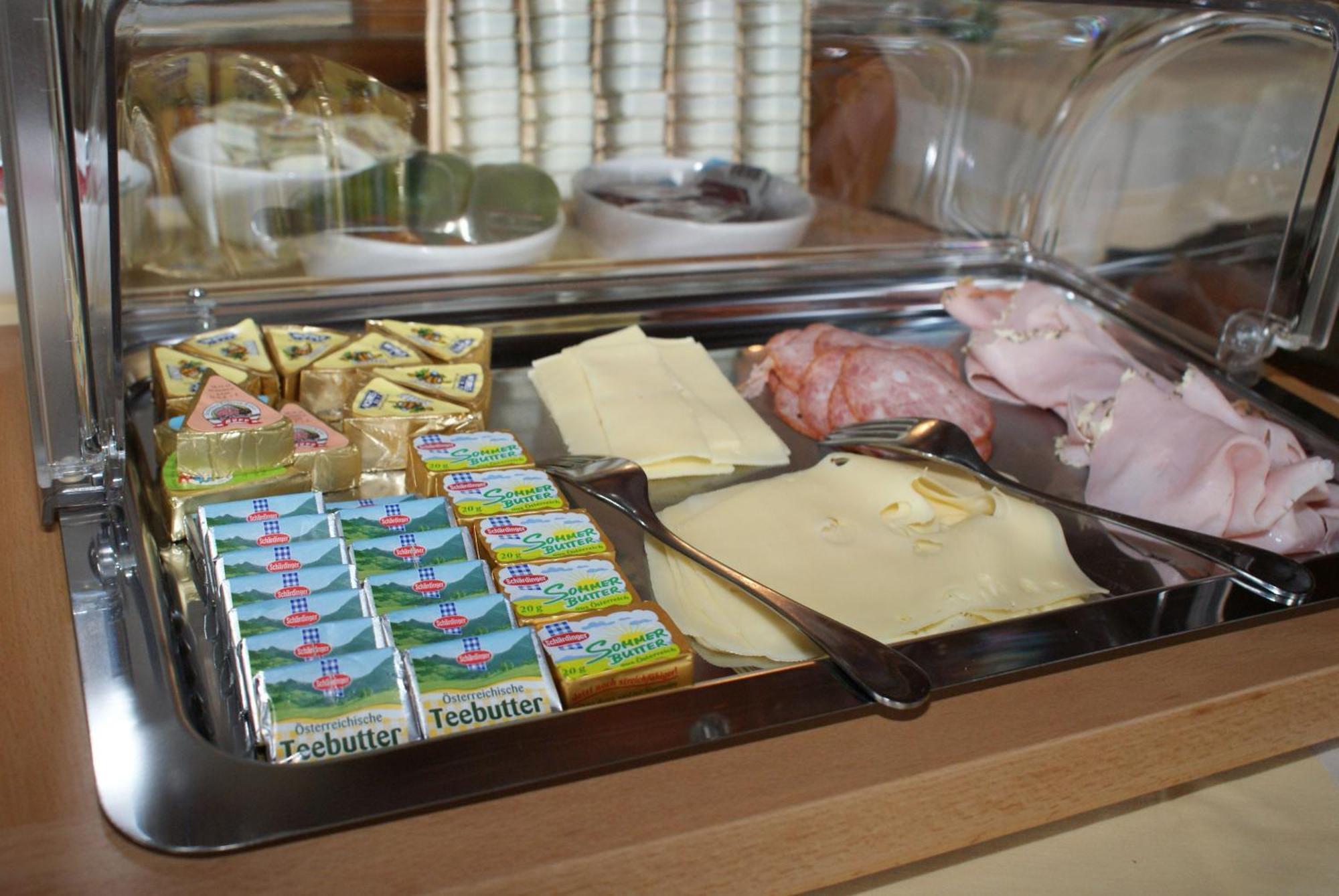 Zoechbauer Gaestehaus - Hotel Garni Kapelln Ngoại thất bức ảnh