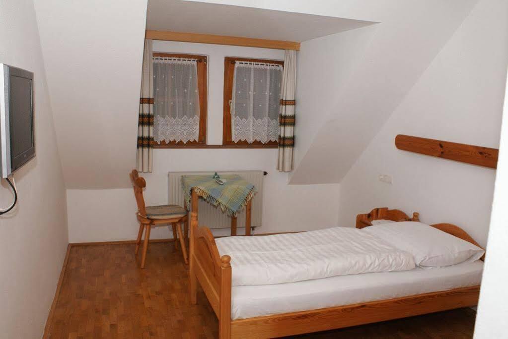 Zoechbauer Gaestehaus - Hotel Garni Kapelln Ngoại thất bức ảnh